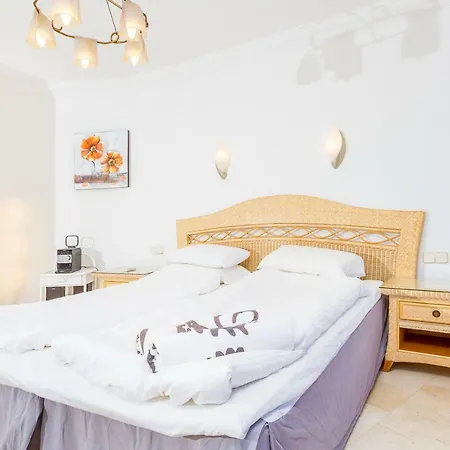 فيلة Anfi Tauro *