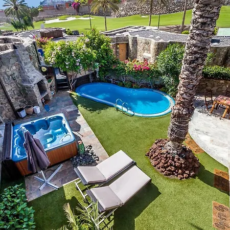 فيلة Anfi Tauro *